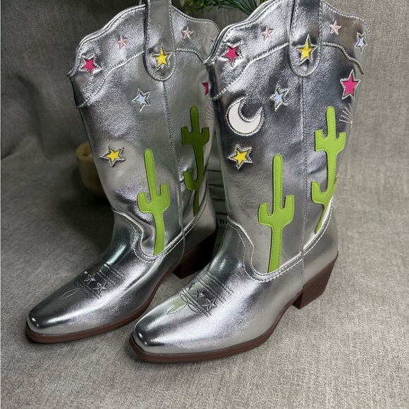 Cow Girl Boots Shoes - 🤠 Silver Western Cowboy Boots Women’s Size 6 – Star & Cactus Design – New In Box